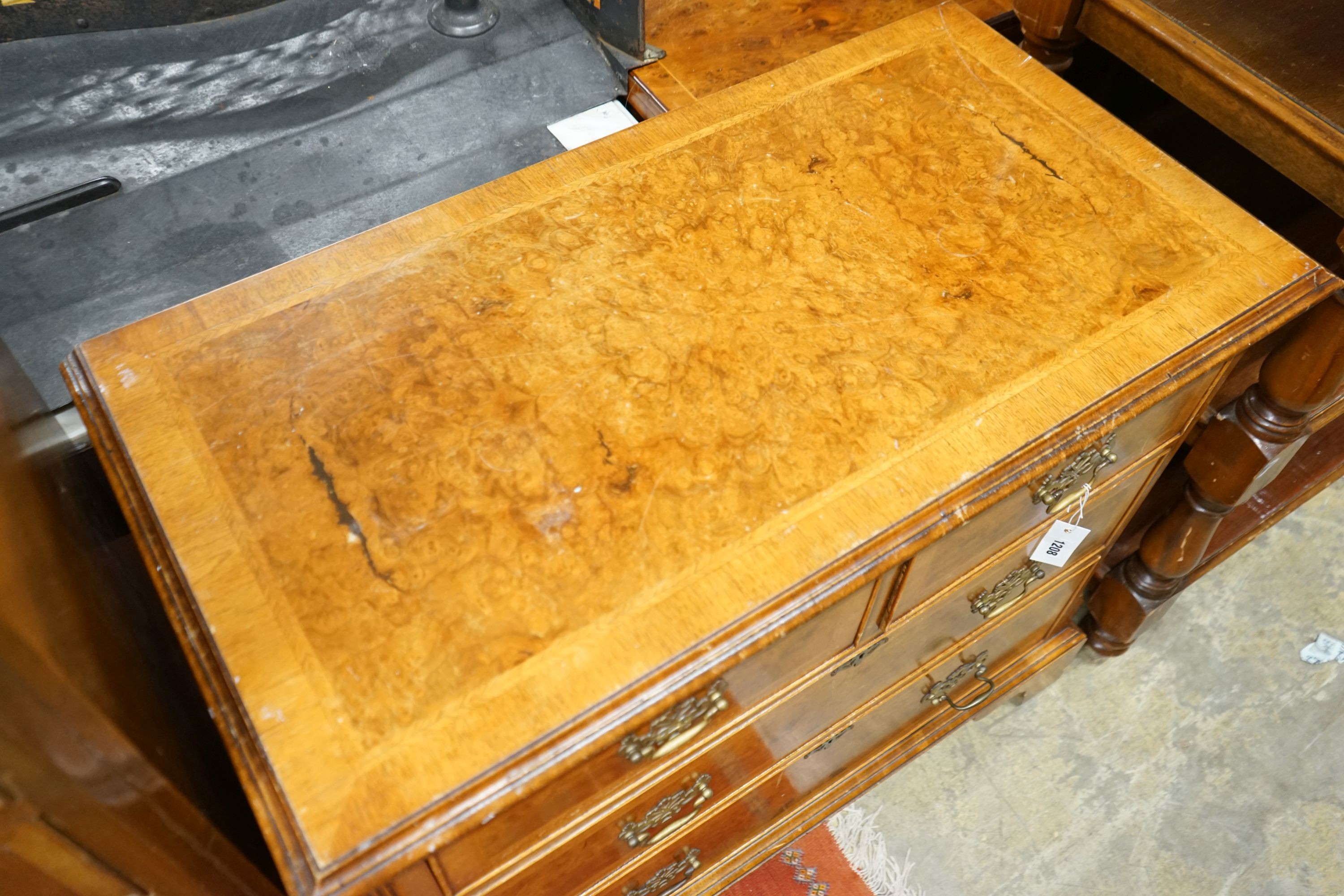 A reproduction 18th century style banded walnut chest of drawers, width 92cm, depth 47cm, height 81cm